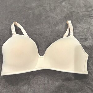 Women’s wireless cream Bra 38C